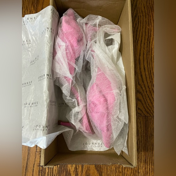 Journee Collection Tiara Pink Pointed Stiletto Pump Heels - Picture 3 of 4